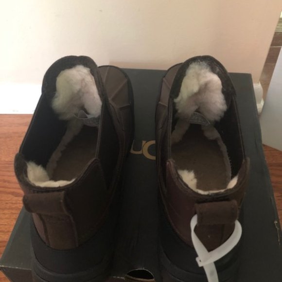 UGG Butte Chelsea waterproof fur leather boot. Cold weather boots. Size: 11, 12 - Picture 7 of 16